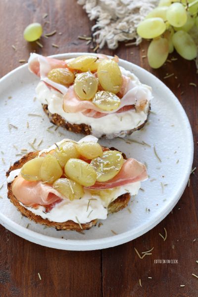 adicione a uva caramelizada e sirva à mesa