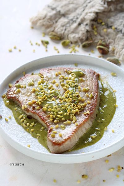 adicione mais pesto, granulado de pistache e sirva