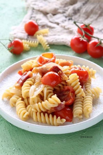 adicione o creme de pecorino, misture e sirva