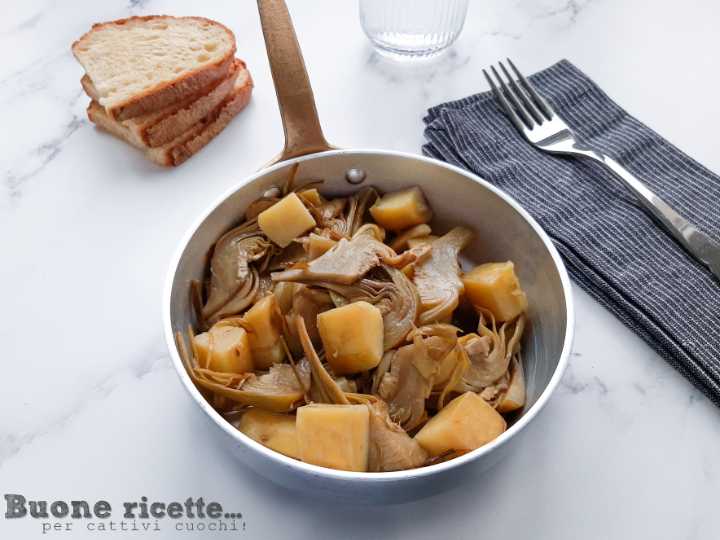 Alcachofras e batatas na frigideira