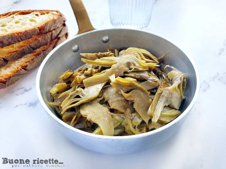 alcachofras na frigideira