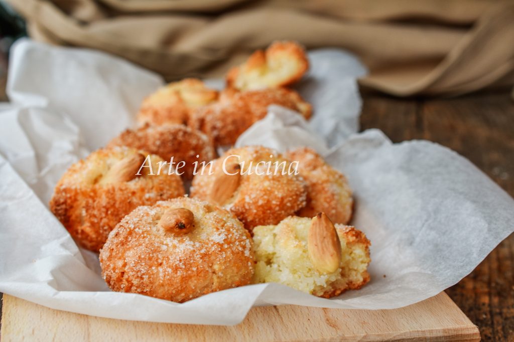 Amaretti de coco biscoitos macios rápidos