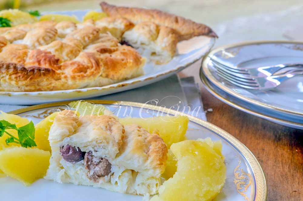Bacalhau em crosta de massa folhada em forma de peixe com batatas vickyart arte na cozinha