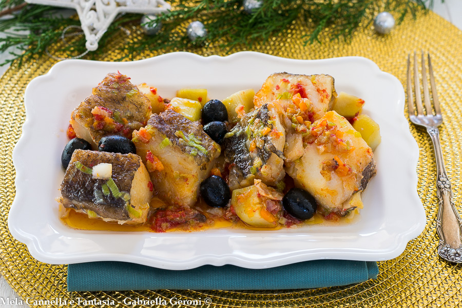 Bacalhau na frigideira com azeitonas e batatas – receita fácil