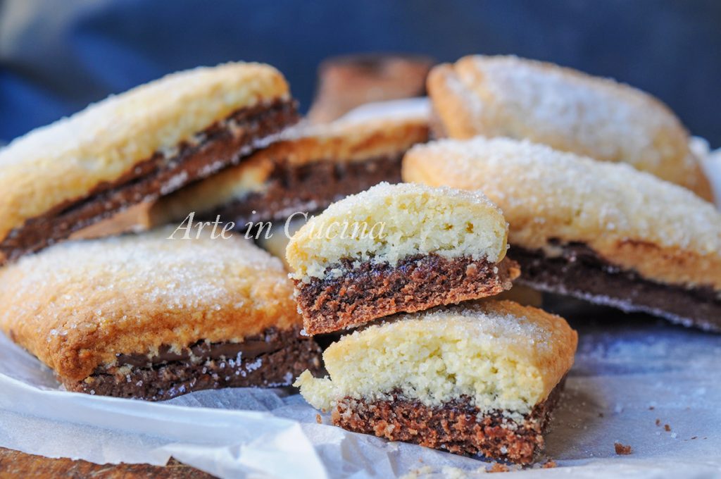 Biscoitos bicolores recheados com Nutella, receita para o café da manhã