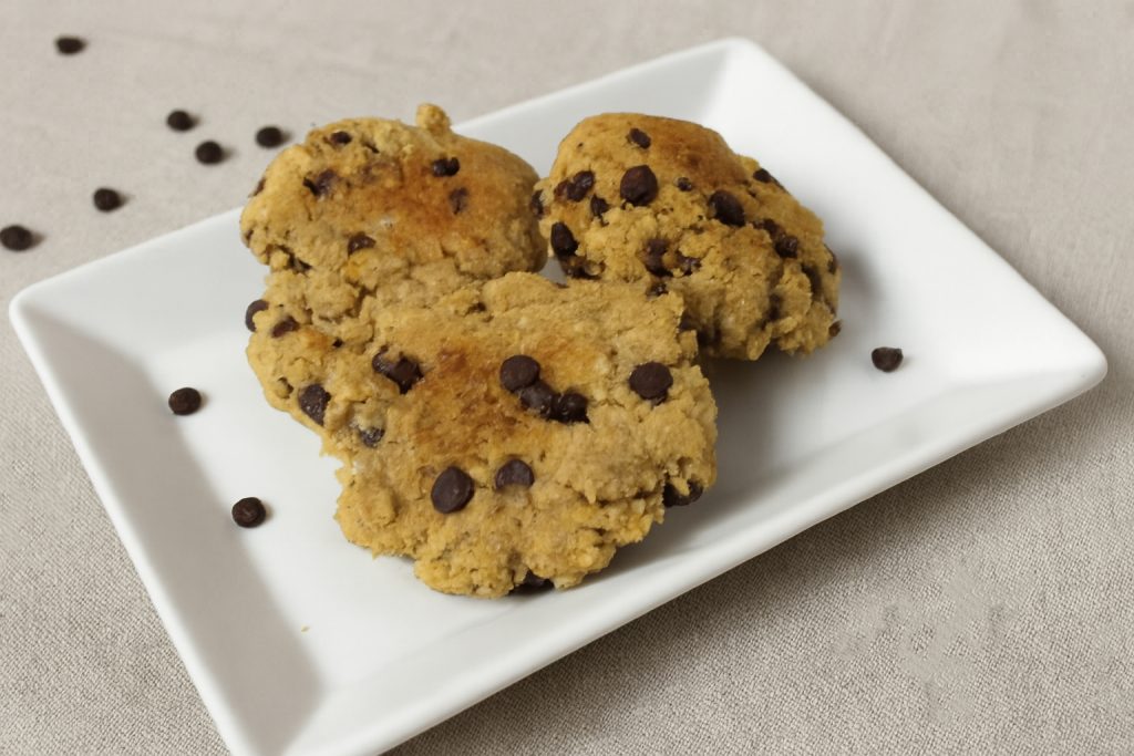 biscoitos de maçã e gotas de chocolate