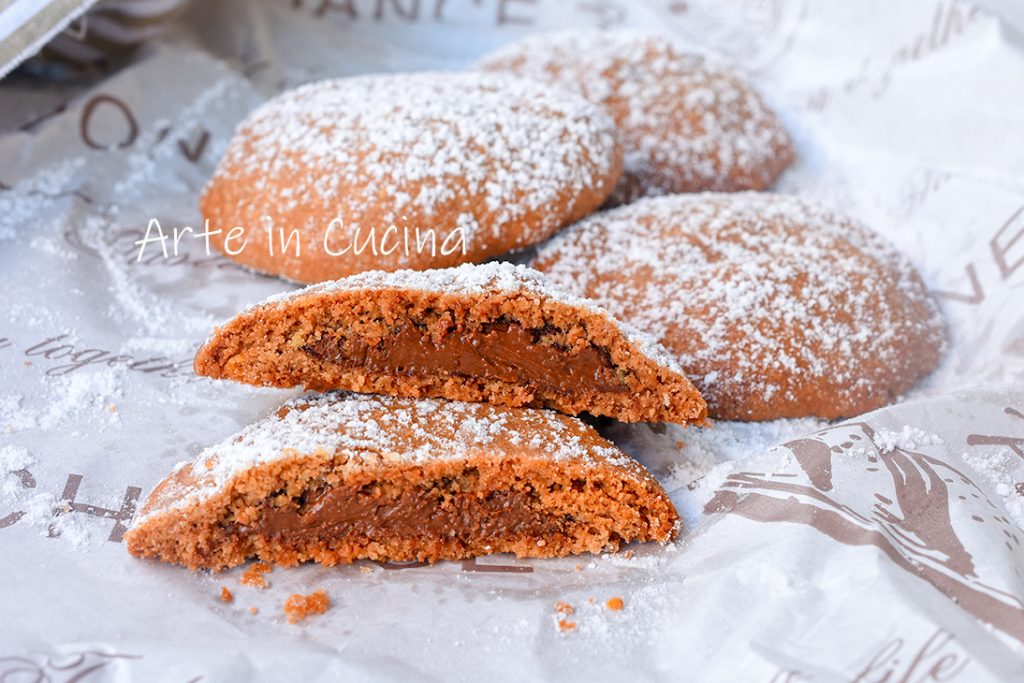 Biscoitos com nutella recheados rápidos