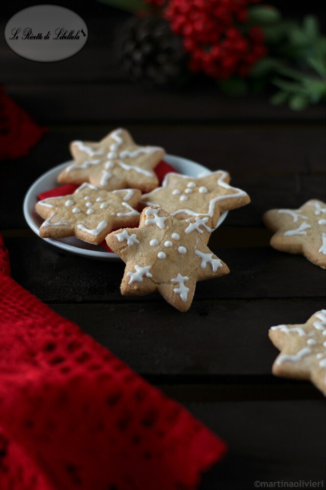 Biscoitos natalinos de massa quebradiça