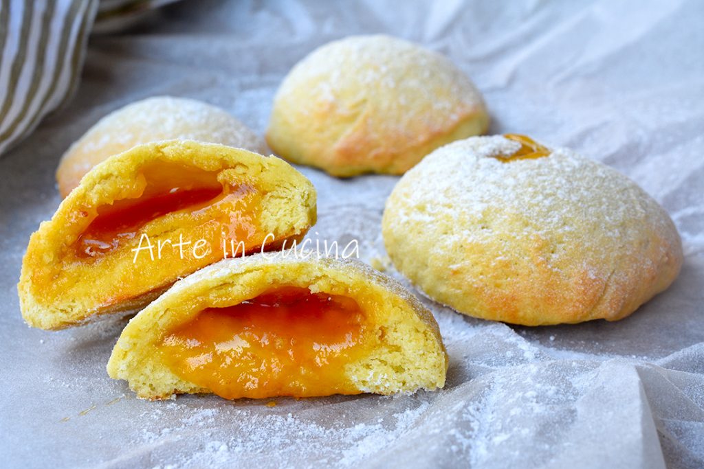Biscoitos recheados com geleia