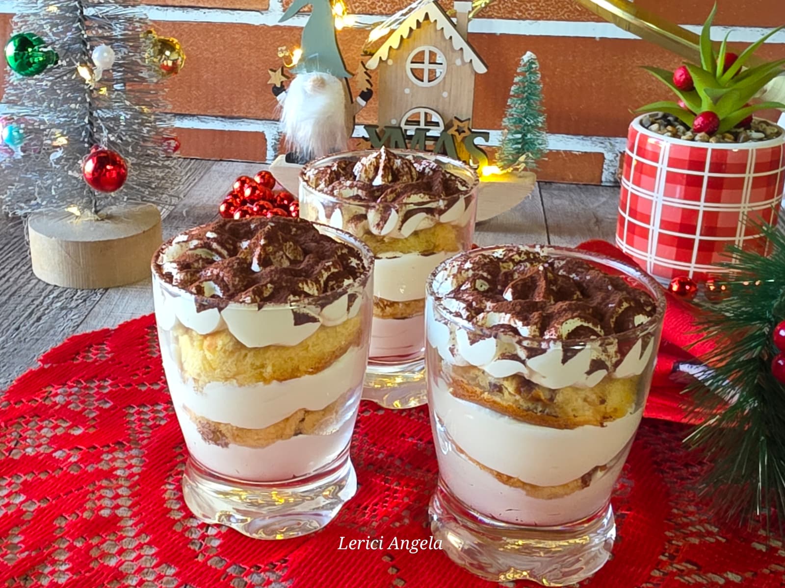 Pandoro com creme chantilly ao rum