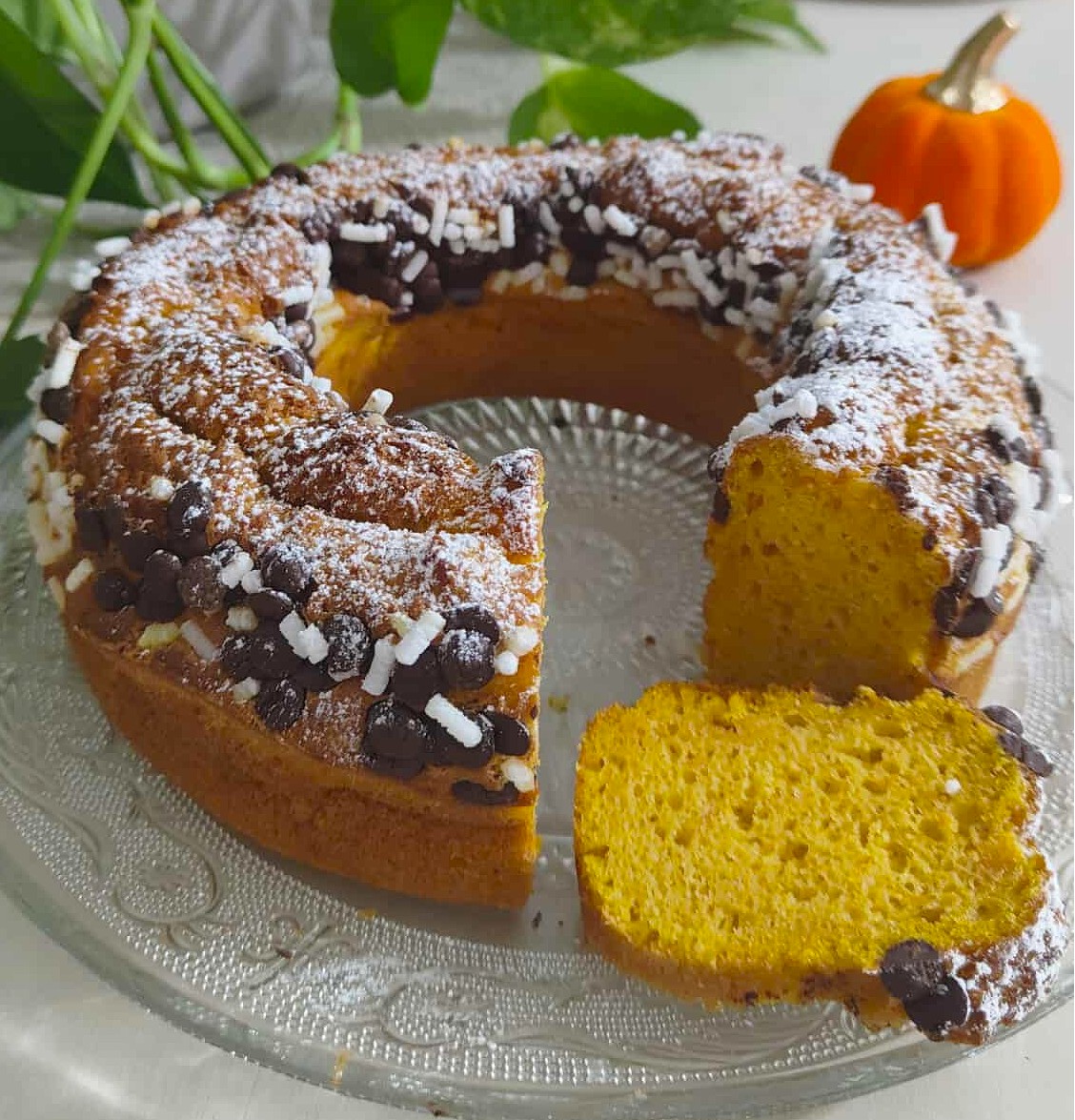 BOLO DE ABÓBORA com gotas de chocolate – Fofo, Fácil e Aromático