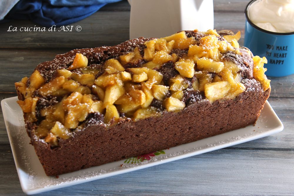 bolo chocolate e maçãs