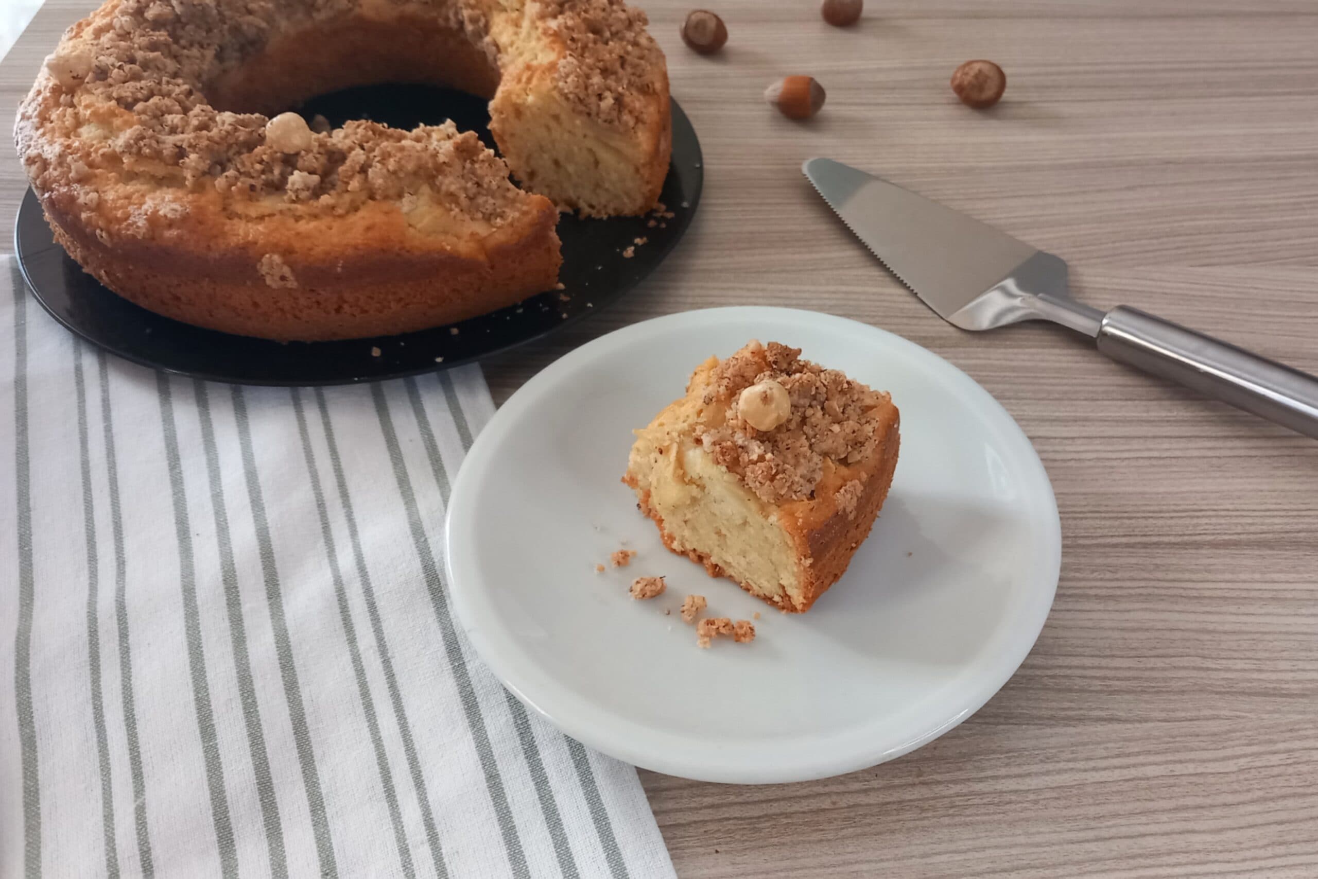 Bolo de Maçã com Crumble de Avelã