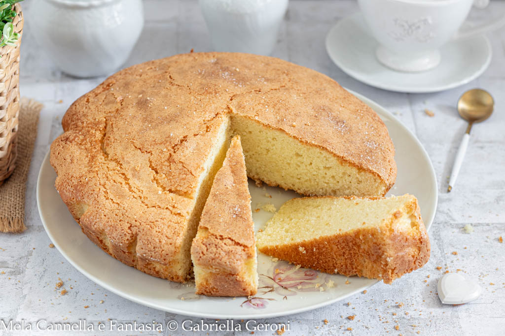 Bolo fofo para café da manhã sem manteiga