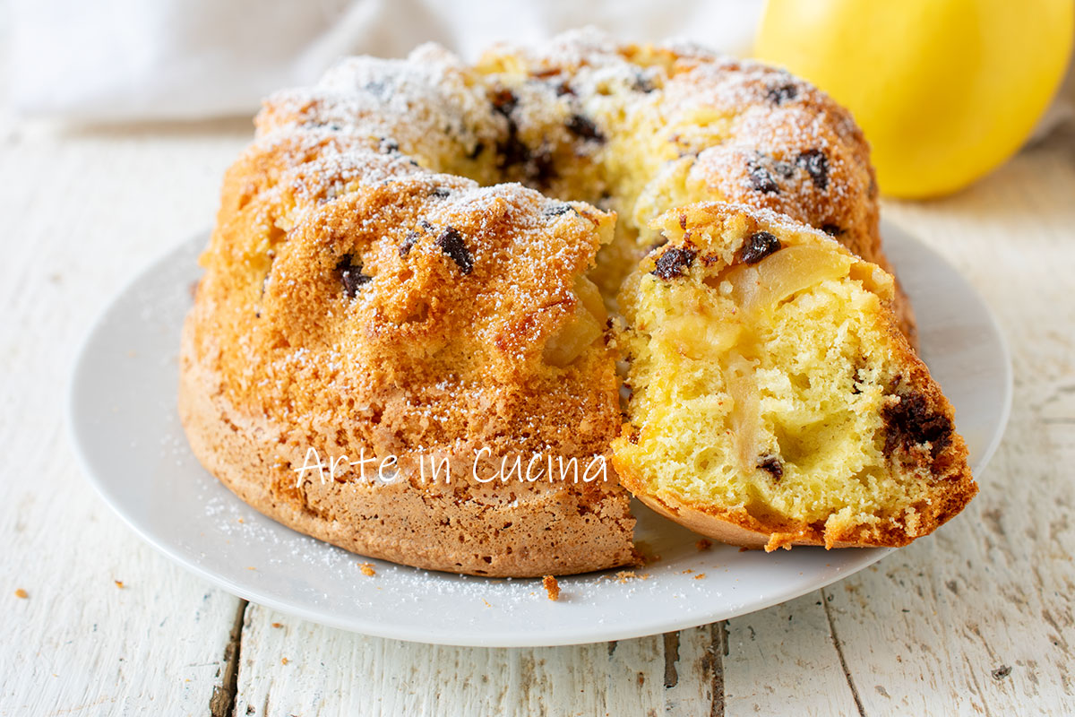 Bolo de maçã leve com gotas de chocolate
