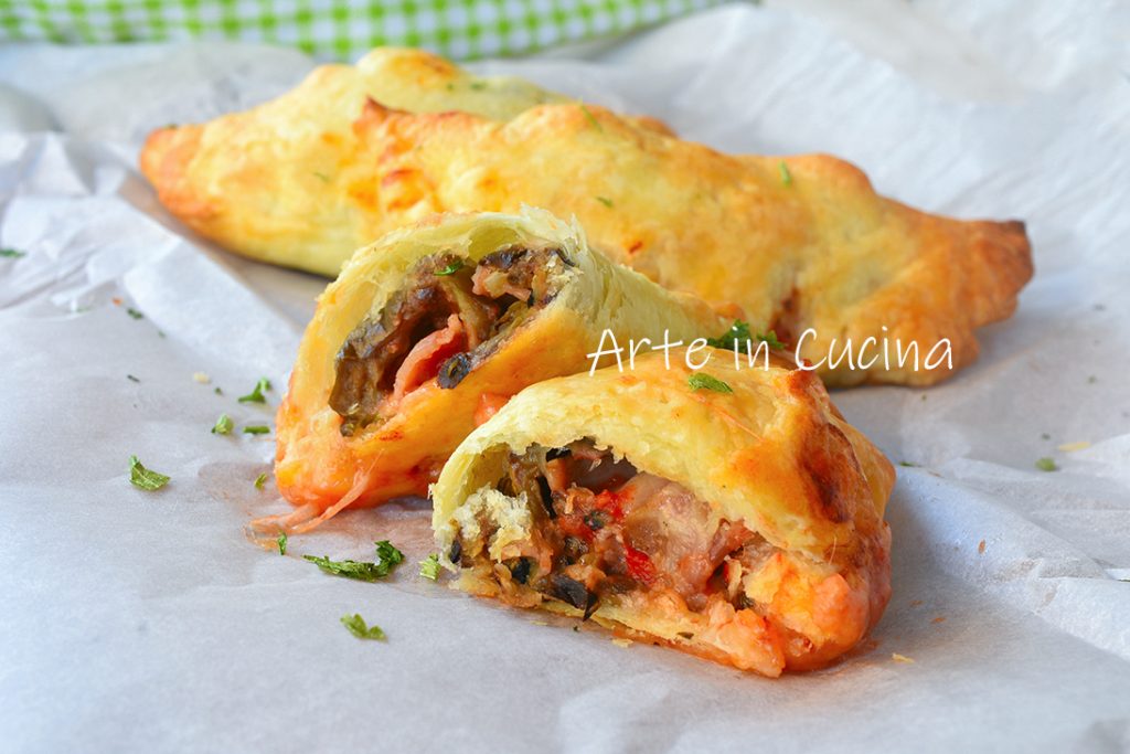 Calzones de massa folhada com berinjela à parmegiana