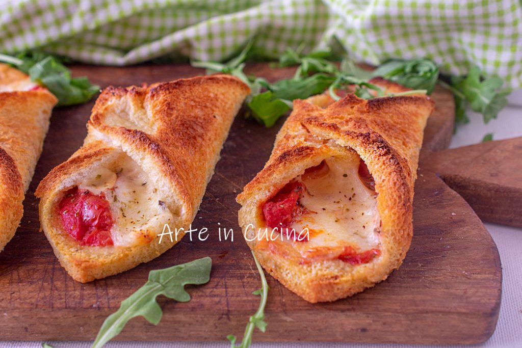 Canudinhos de pão de forma à pizzaiola