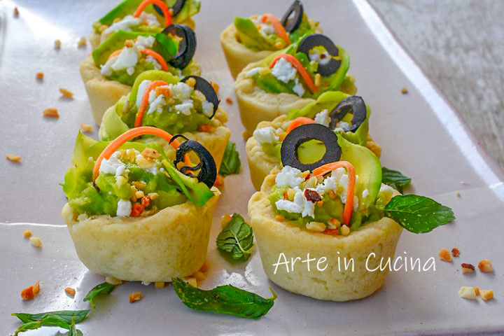 cestinhos de abacate e feta