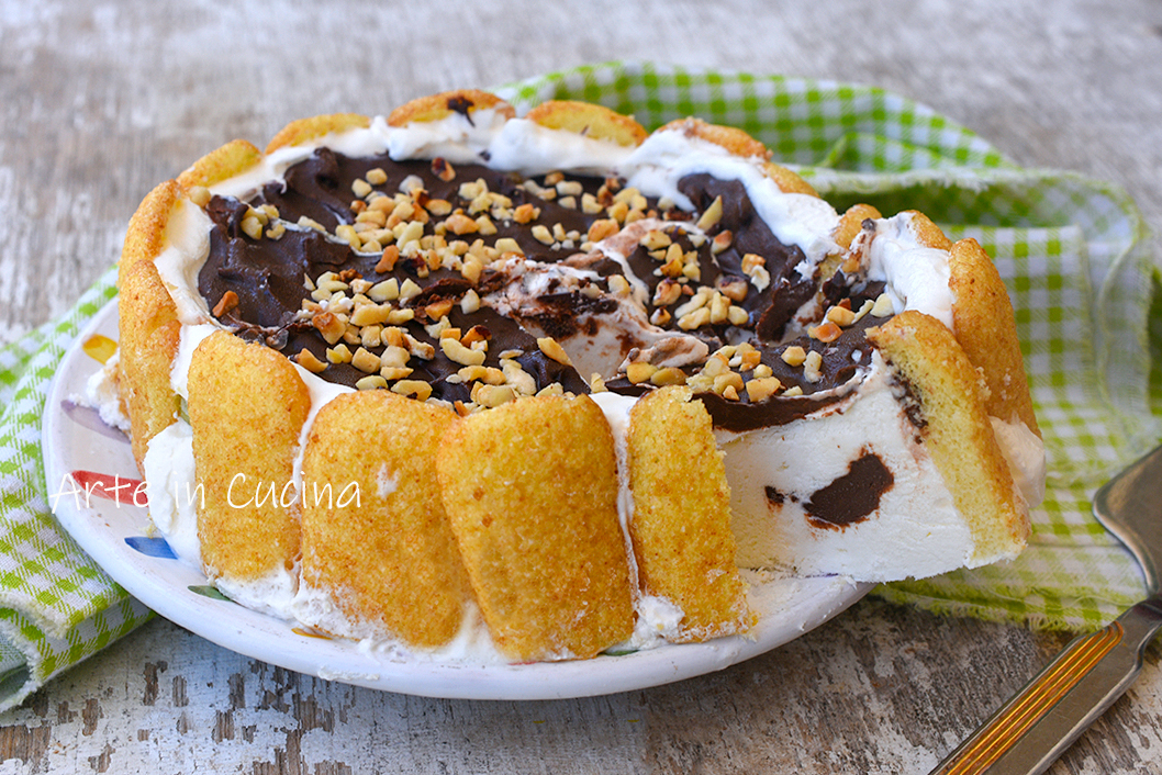 Charlotte com Nutella bolo frio com pavesini