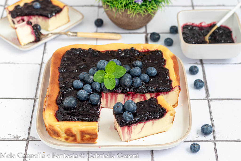 Cheesecake assada de mirtilos sem biscoitos