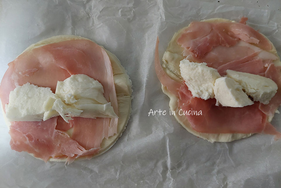 Conchas de massa folhada com presunto