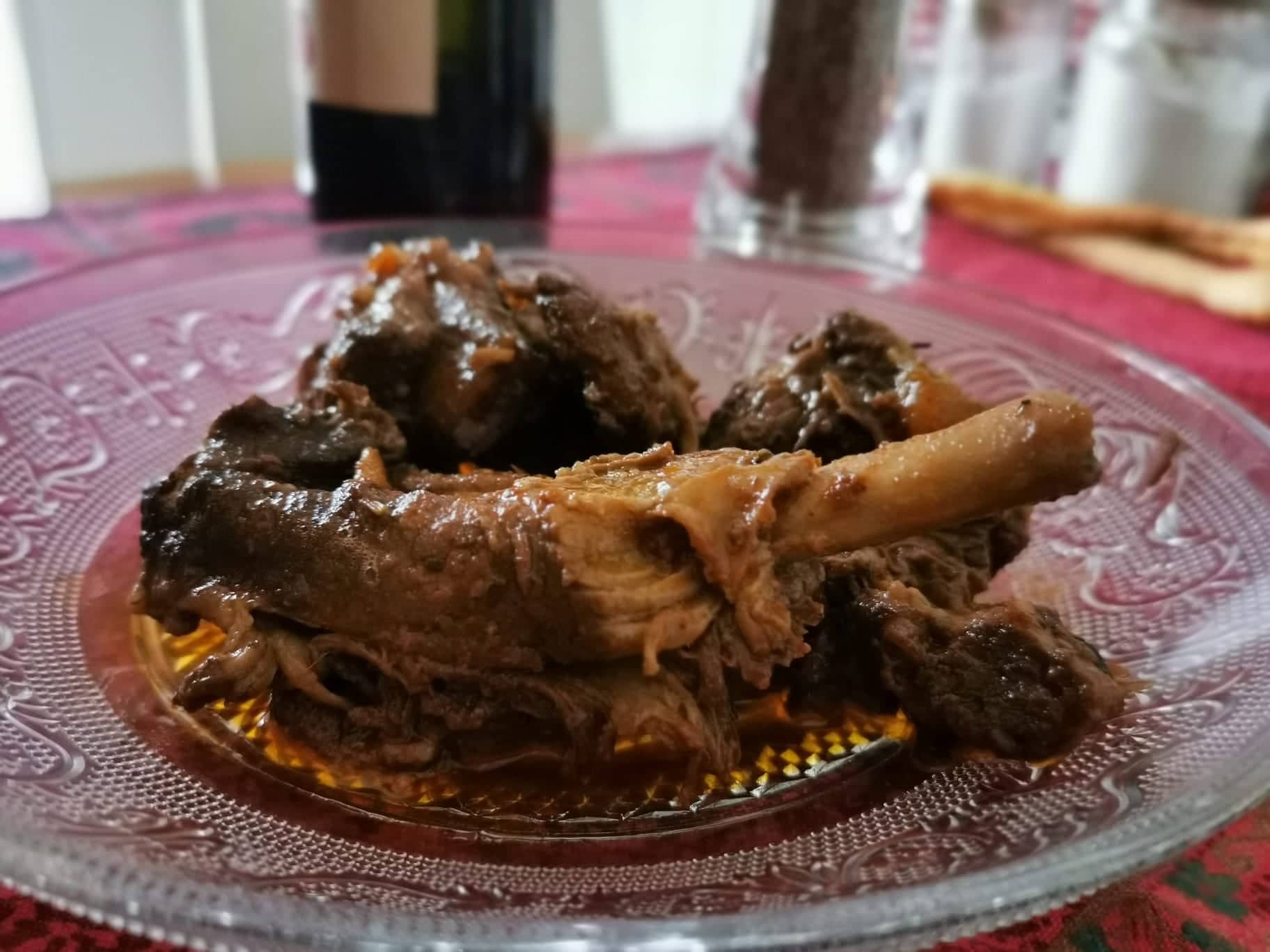 COSTELAS DE PORCO AO VINHO TINTO