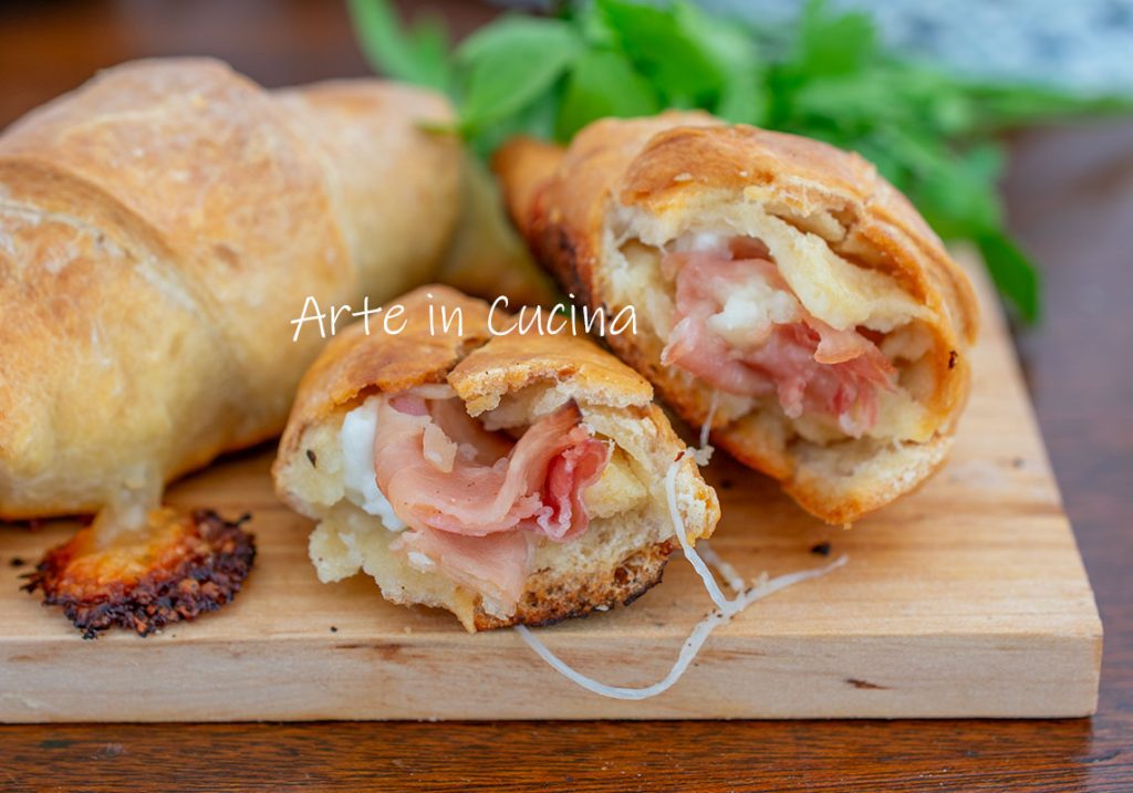 Croissants rápidos presunto e muçarela