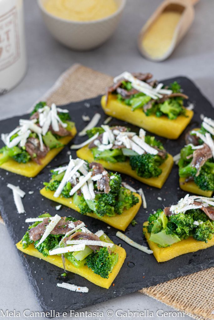 crostini de polenta grelhada com brócolis