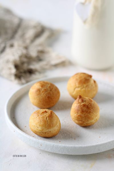 deixe a massa choux esfriar no forno desligado com a porta ligeiramente aberta