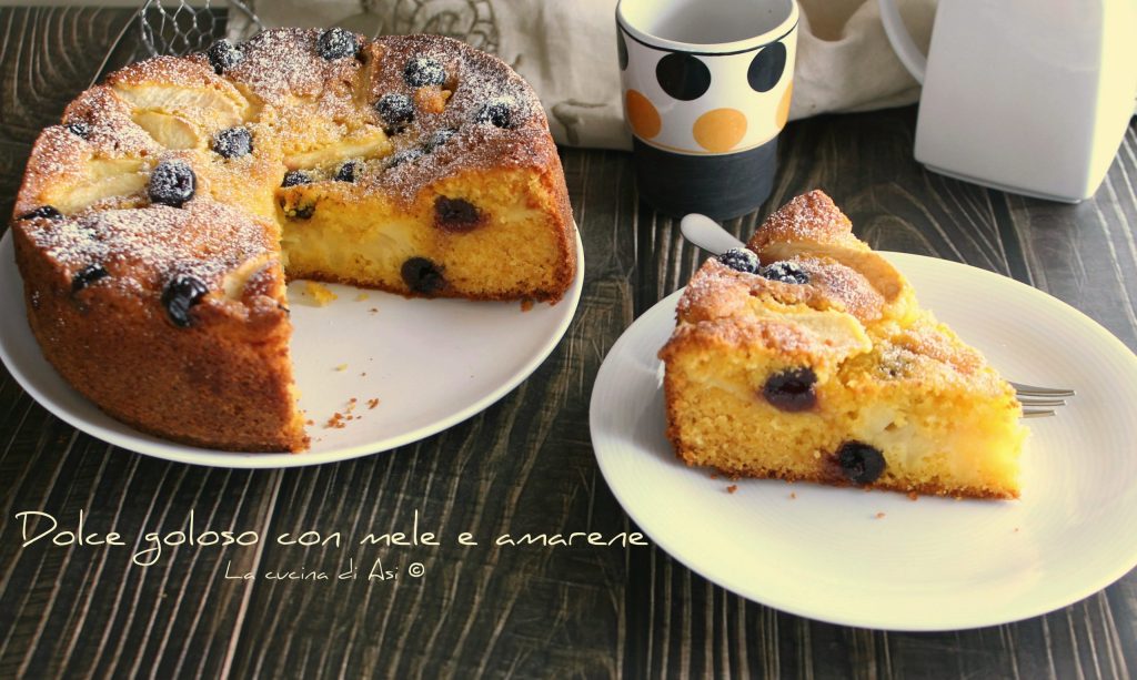 doce gostoso com cerejas e maçãs