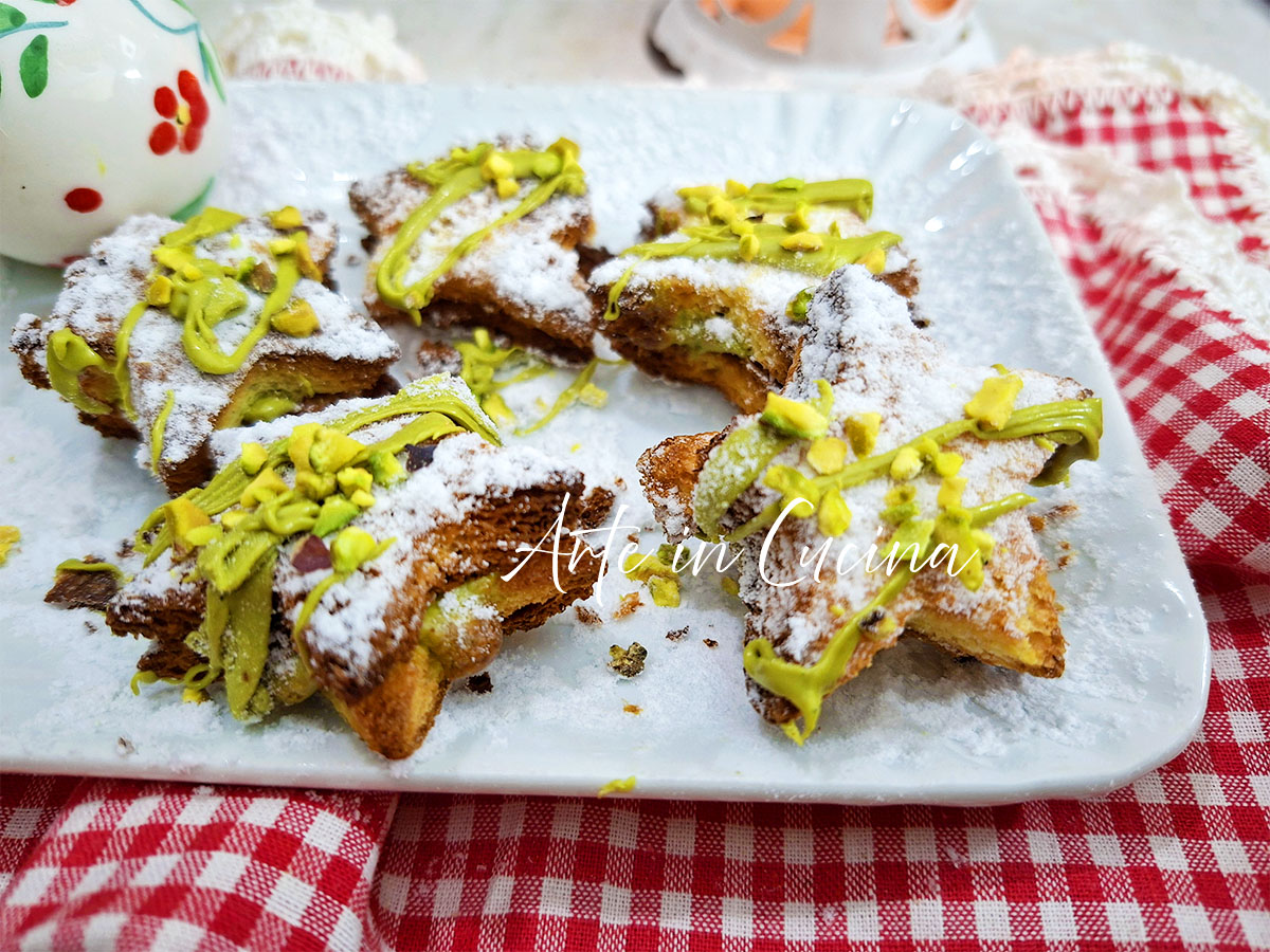 ESTRELINHAS de PANDORO com PISTACHE