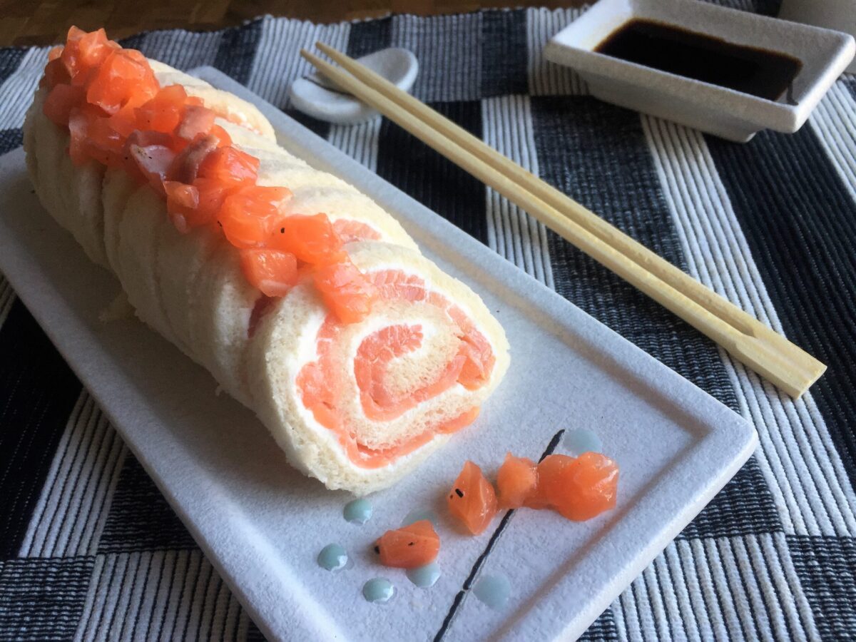 Falso sushi com salmão e philadelphia