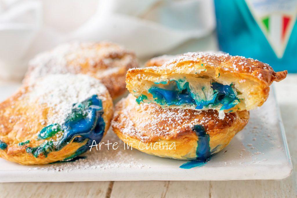 Folhados com creme azul