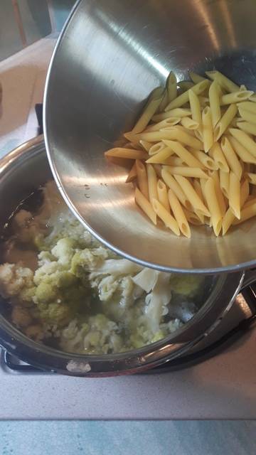 Penne com couve verde à Siciliana