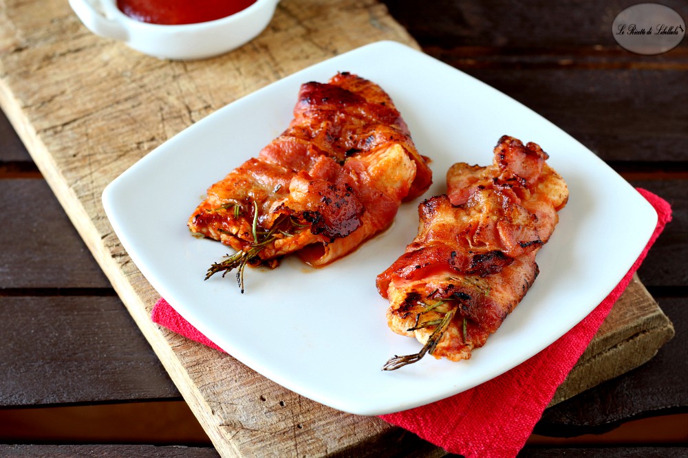 Frango em crosta de bacon