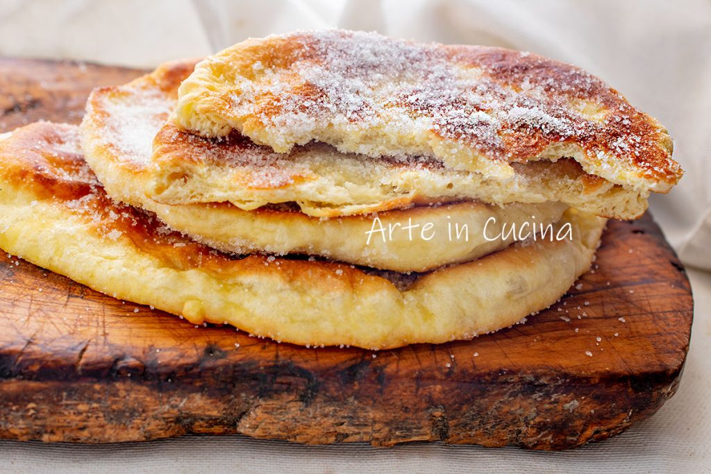 Frittelle açucaradas na frigideira