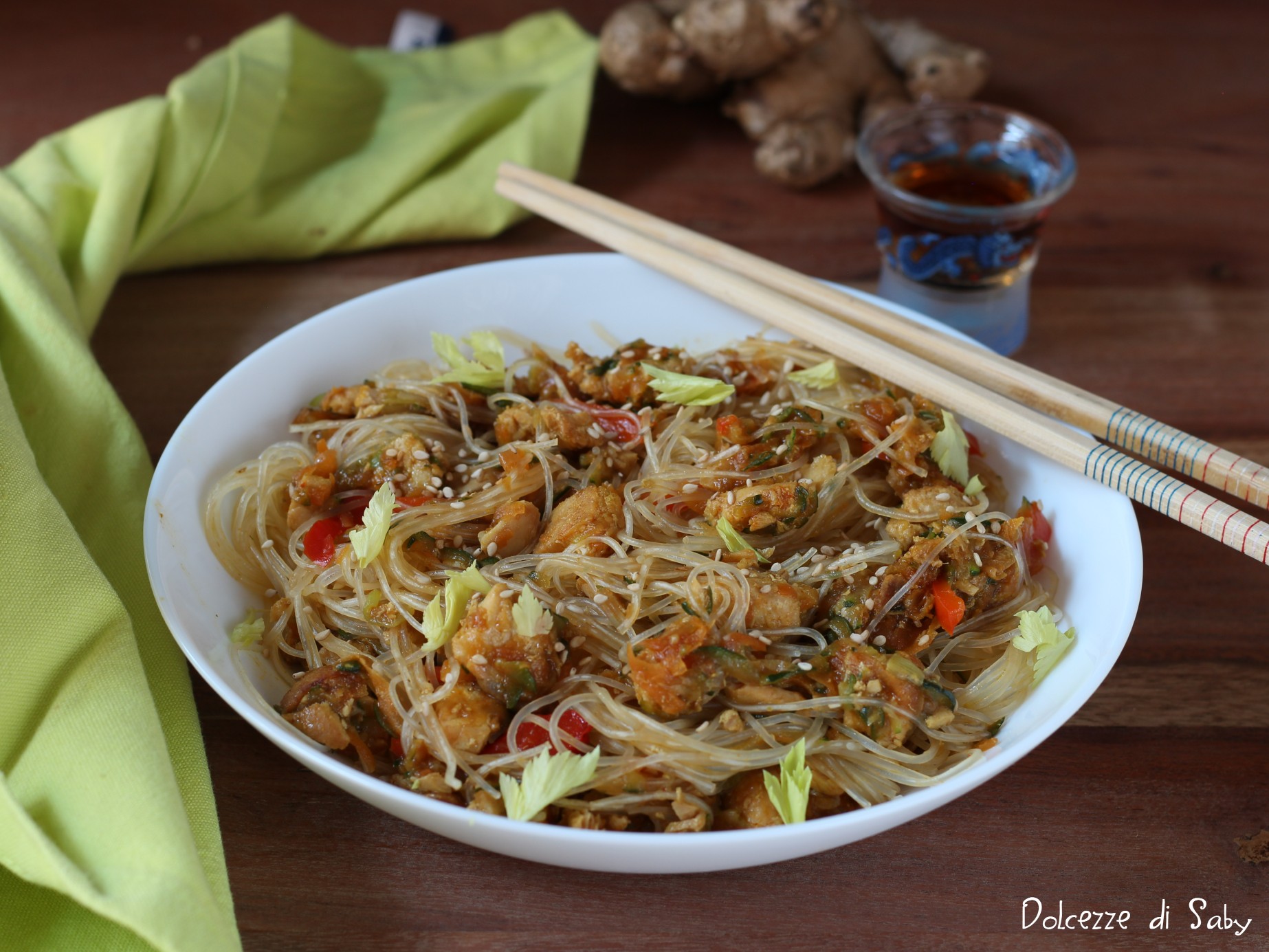 Macarrão de vidro com legumes e peixe (Glass Noodles)