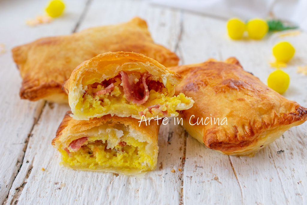 Massas folhadas com queijo e frios