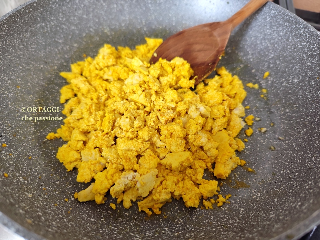 Tofu mexido na frigideira