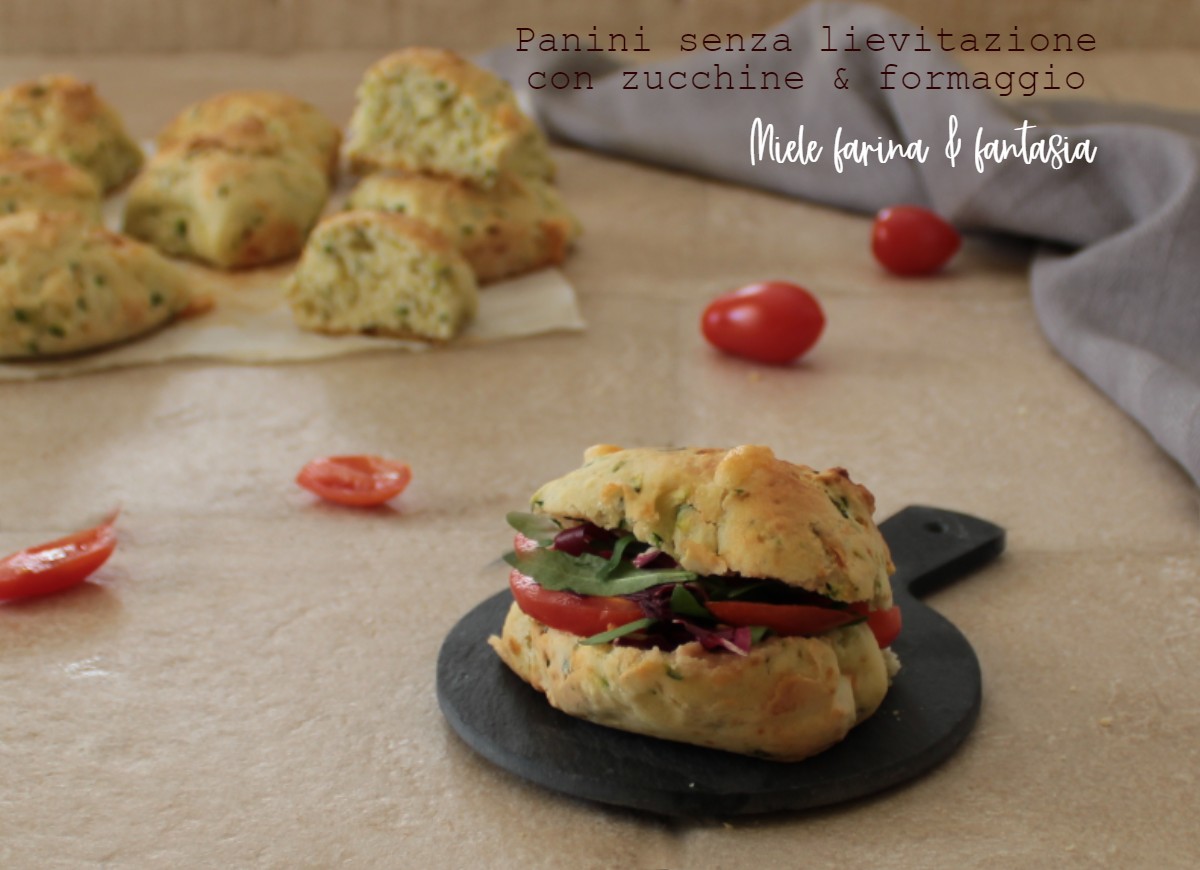 Pãezinhos sem fermentação com abobrinha e provolone