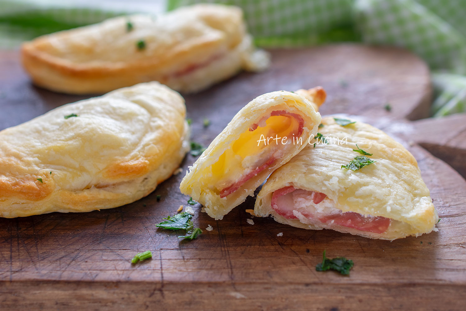 Panzerotti salame e ricotta com massa folhada