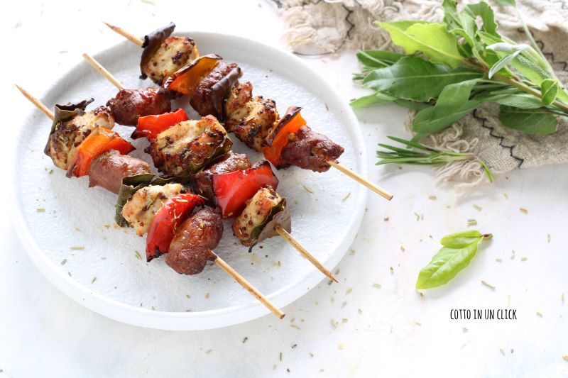 espetinhos de carne na fritadeira a ar