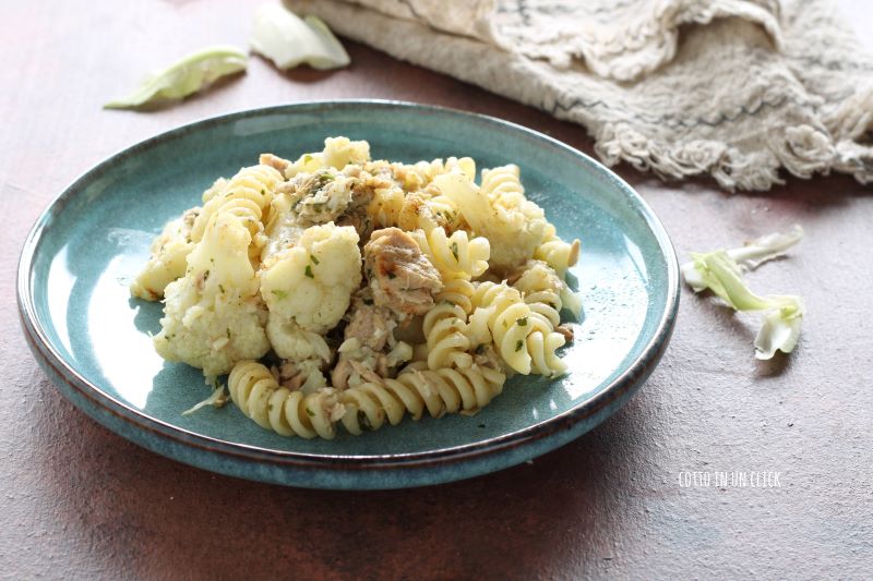 macarrão com couve-flor e atum