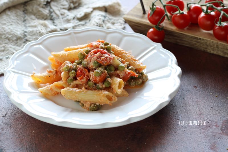 massa com ervilhas e tomatinhos, cremosa e saborosa