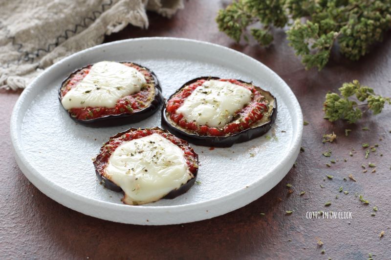 mini pizzas de berinjela fáceis e rápidas