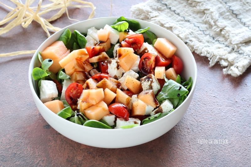 Salada de melão, tomatinhos e feta
