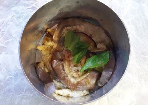 Tortinha de berinjela e peixe-espada ao forno