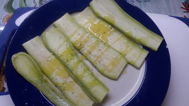 Tartare de peixe-espada e frutas fingerfood
