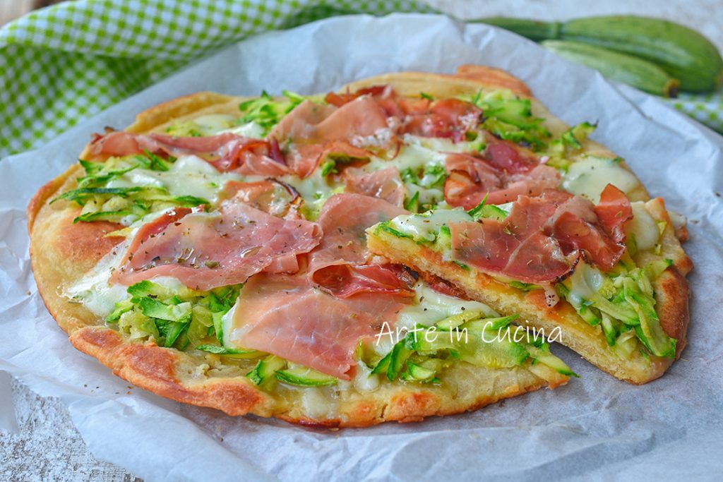 Pizza pão com ricota e abobrinha na frigideira