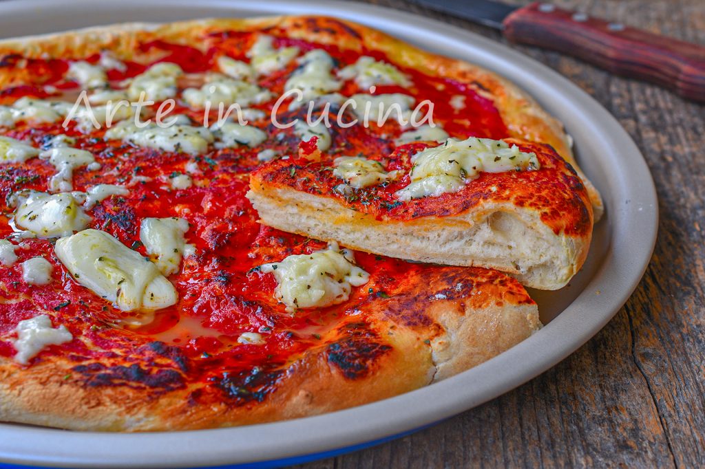 Pizza no 'ruoto' napolitana receita tradicional antiga da vovó